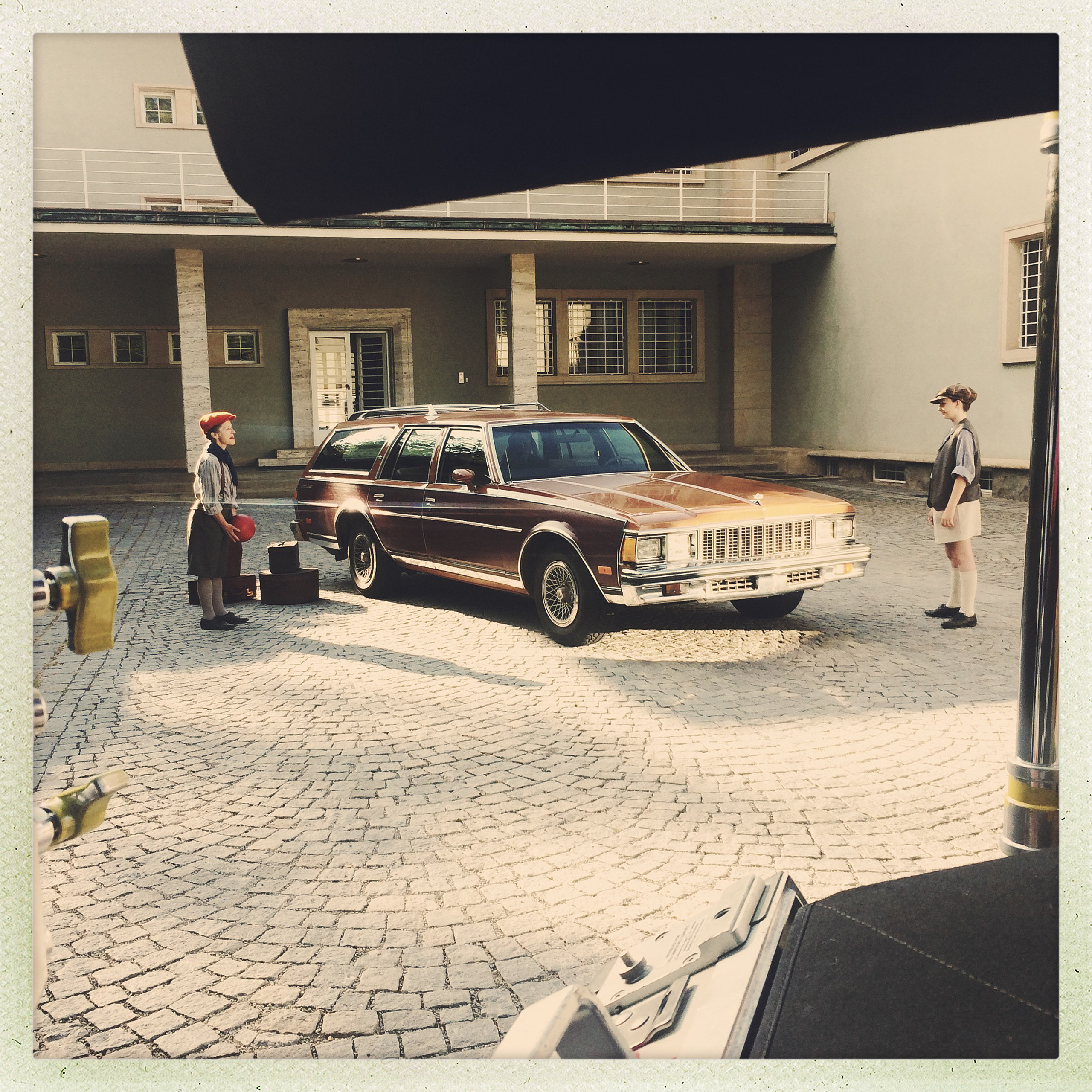 Tonight the world 16