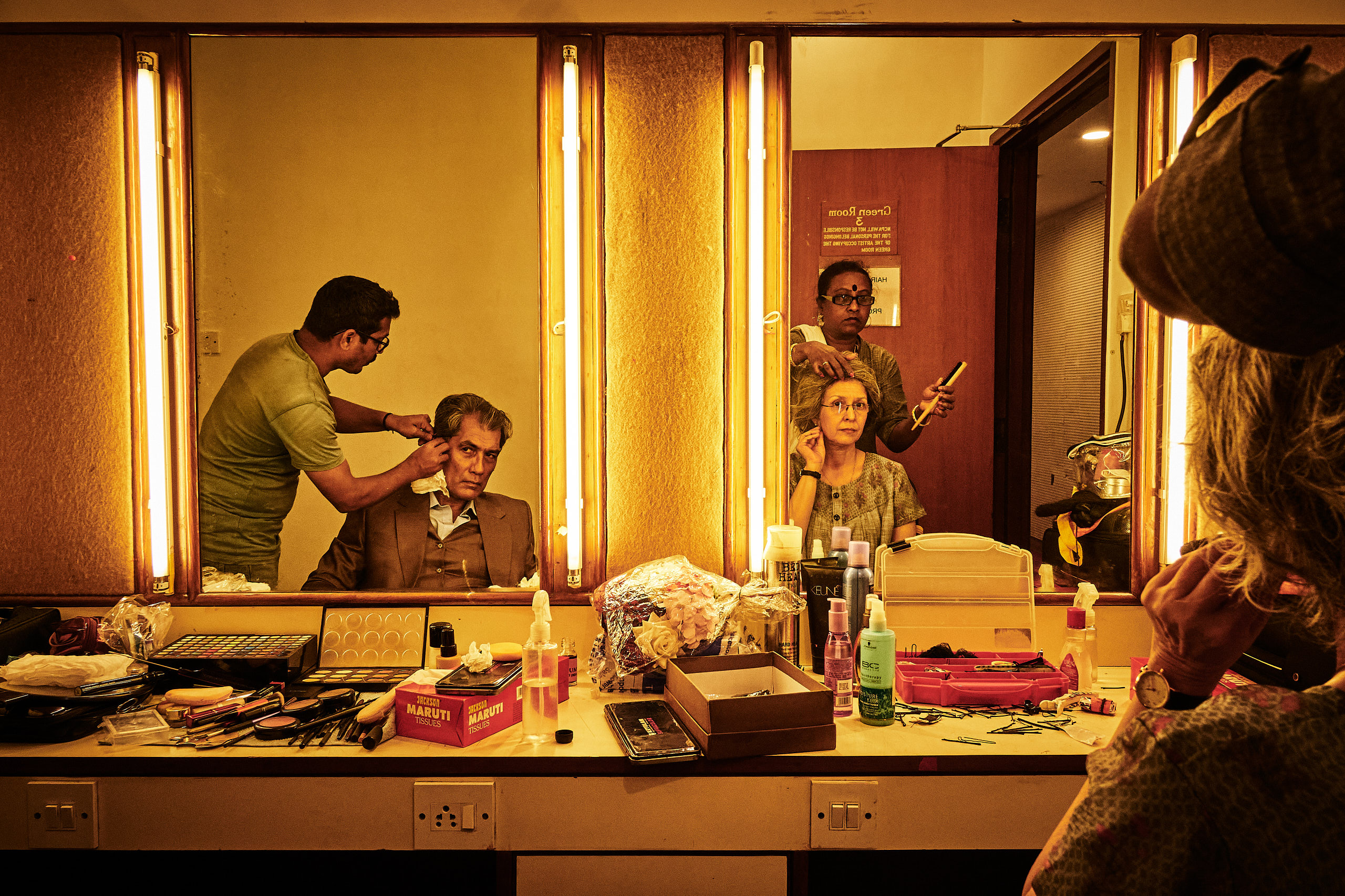 2019 12 Backstage Mirror 19