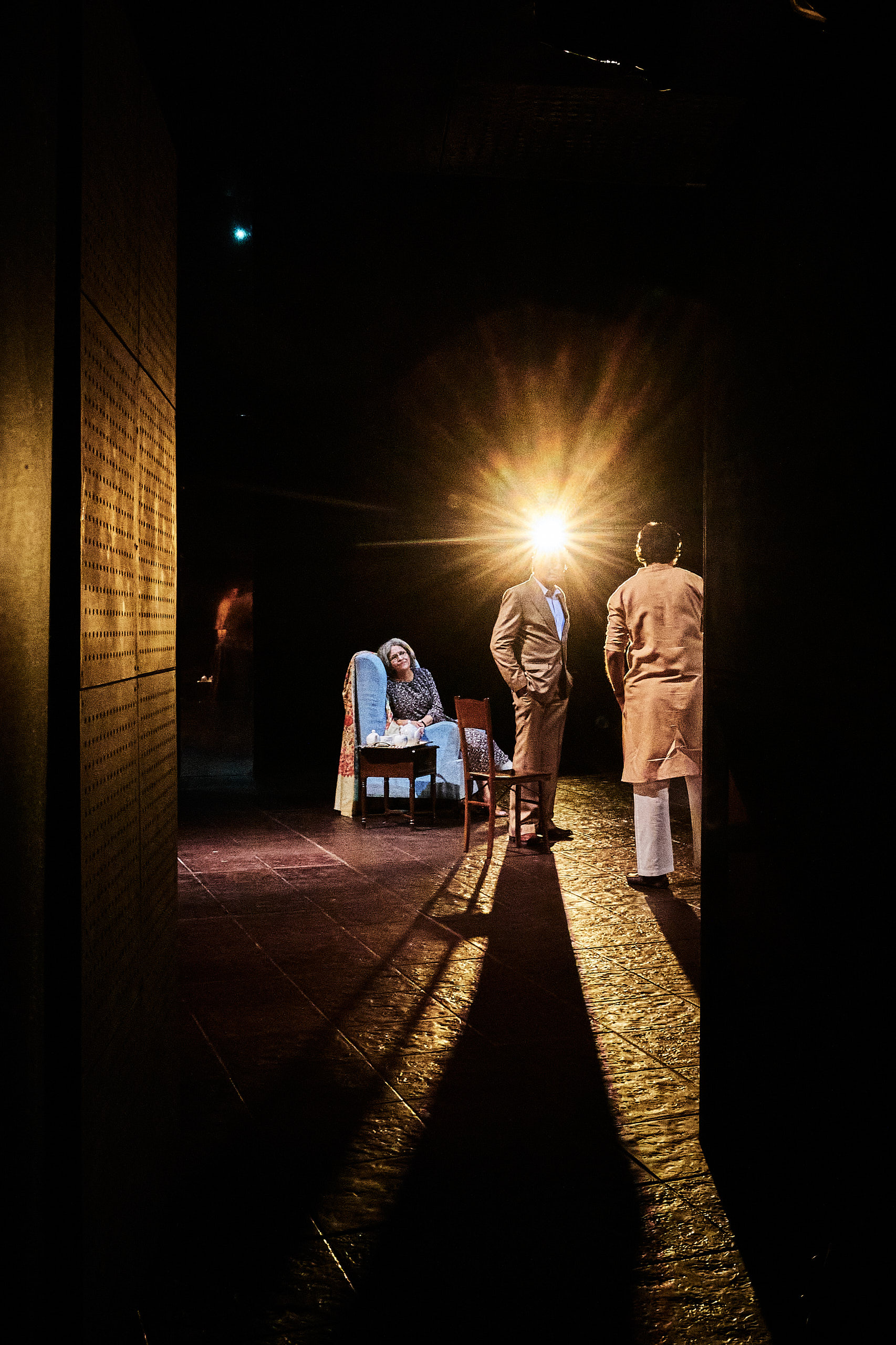 2019 12 Backstage Mirror 6